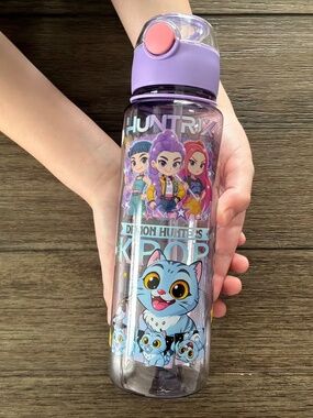 Huntrix 750ml water bottle
